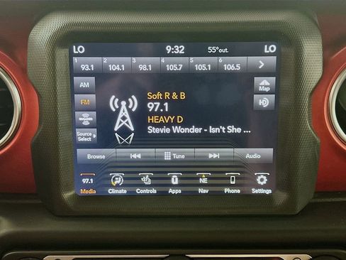 Used 2023 Jeep Gladiator Rubicon w/ Cold Weather Group image 17