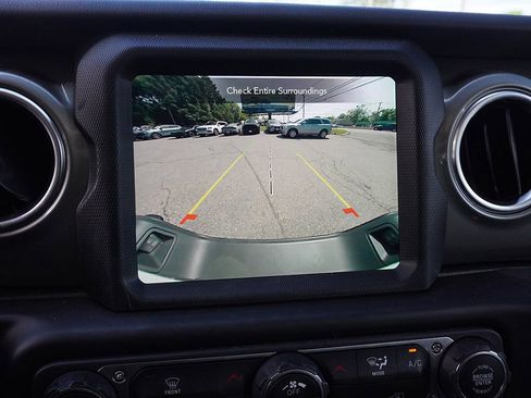 Used 2023 Jeep Gladiator Overland AWD/4WD image 38