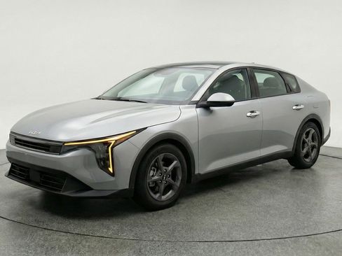 Used 2025 Kia K4 FWD image 3