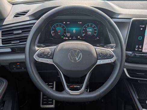 Certified 2025 Volkswagen Atlas Peak Edition SE AWD/4WD image 22
