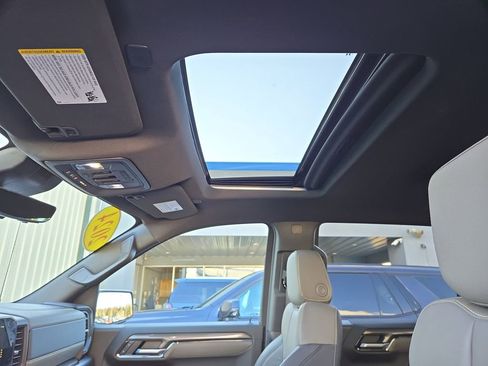 Used 2024 Chevrolet Silverado 1500 ZR2 w/ Technology Package image 27