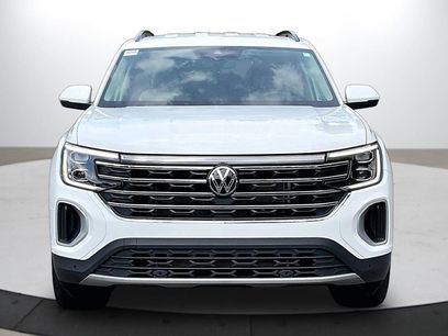Used 2025 Volkswagen Atlas SE w/ Black Wheel Package