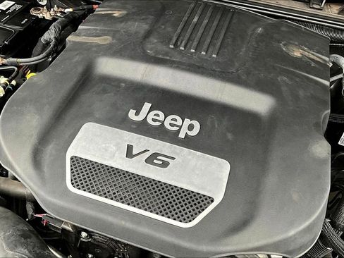 Used 2018 Jeep Wrangler Unlimited Sport S AWD/4WD image 29