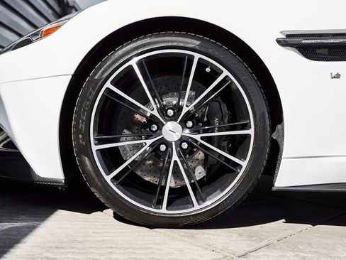 Used 2017 Aston Martin Vanquish S RWD image 3
