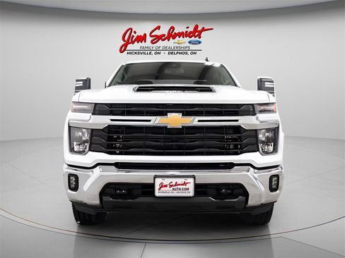 Used 2025 Chevrolet Silverado 2500 LT image 2