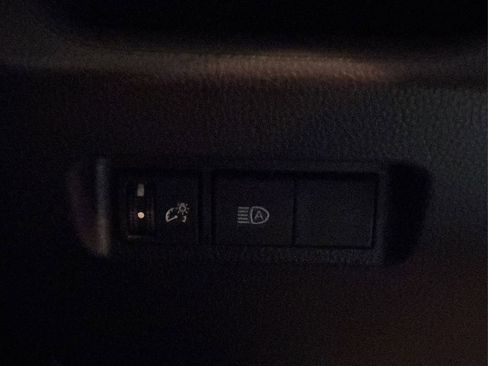 Used 2021 Toyota RAV4 LE image 32