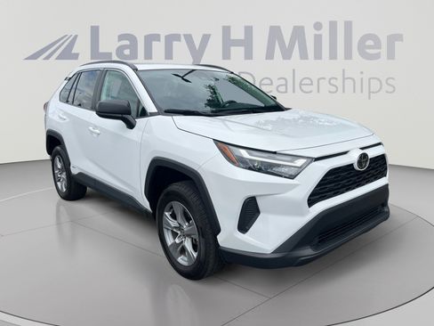 Used 2025 Toyota RAV4 LE AWD/4WD image 7