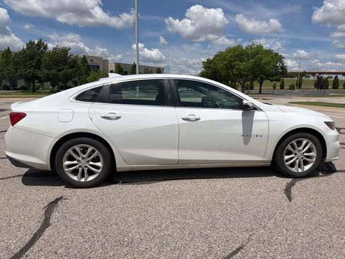 Used 2017 Chevrolet Malibu LT FWD image 6