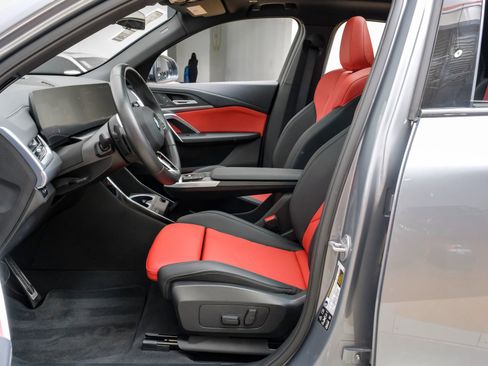 Used 2025 BMW X2 xDrive28i image 4