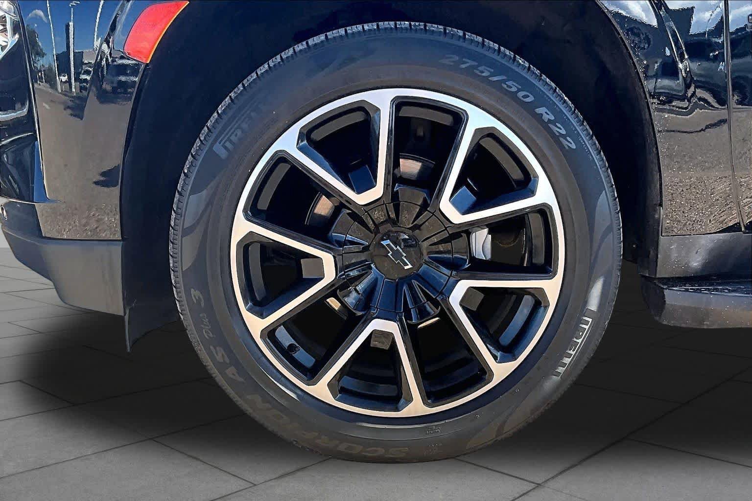 Used 2023 Chevrolet Suburban RST w/ Luxury Package AWD/4WD image 11