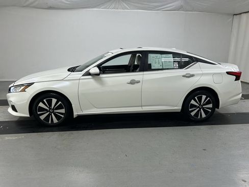 Used 2022 Nissan Altima 2.5 SV w/ SV Premium Package AWD/4WD image 6