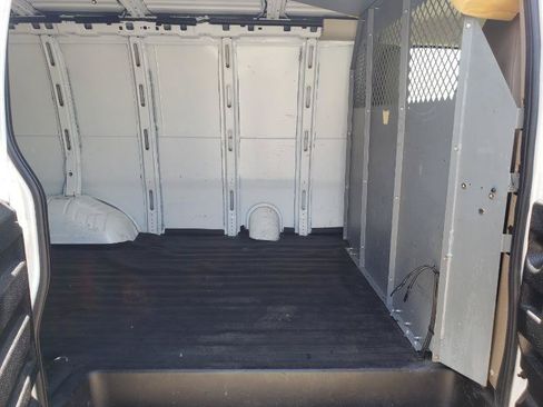 Used 2016 Chevrolet Express 2500 RWD image 11