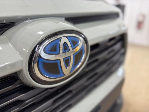 Used 2020 Toyota RAV4 XLE image 30