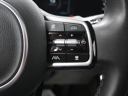 Certified 2025 Kia Carnival SX image 26