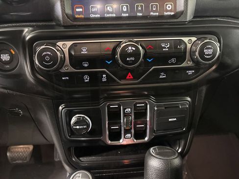 Used 2022 Jeep Gladiator Sport image 16