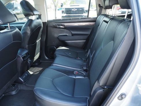 Used 2023 Toyota Highlander Limited AWD/4WD image 15