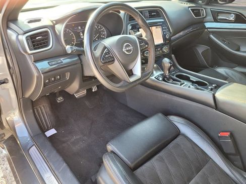 Used 2023 Nissan Maxima SR w/ Sport Mat Group FWD image 2