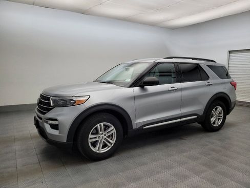 Used 2023 Ford Explorer XLT w/ Equipment Group 202A RWD image 2
