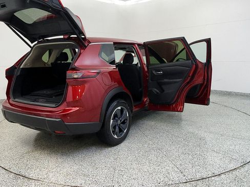Used 2024 Nissan Rogue SV AWD/4WD image 11