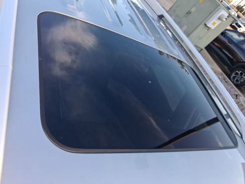 Used 2025 Hyundai Venue SEL FWD image 7