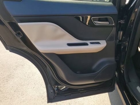 Used 2019 Jaguar F-PACE Premium image 11