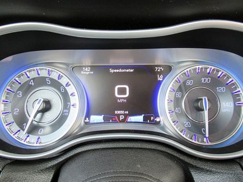 Used 2015 Chrysler 300 C w/ Light Group image 22