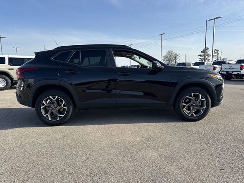 Used 2025 Chevrolet Trax LT image 8