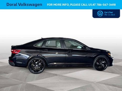 Used 2025 Volkswagen Jetta SE image 9