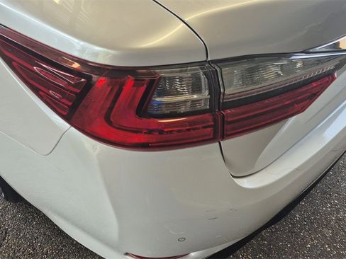 Used 2017 Lexus ES 350 w/ Premium Package image 11