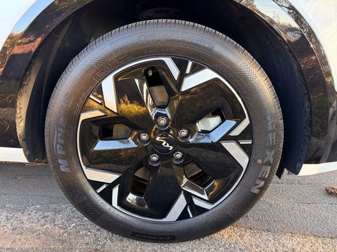 Used 2023 Kia Niro Wind w/ Wind Preserve Package image 32