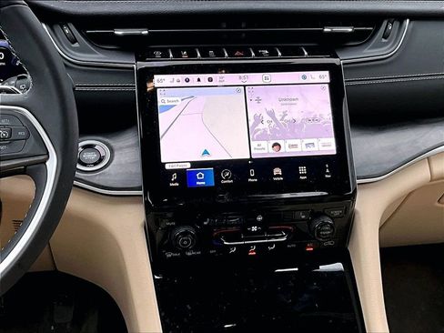 Used 2024 Jeep Grand Cherokee Limited image 18