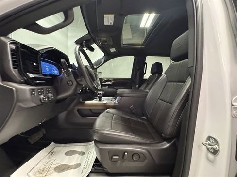 Used 2025 Chevrolet Silverado 1500 High Country w/ Technology Package AWD/4WD image 17