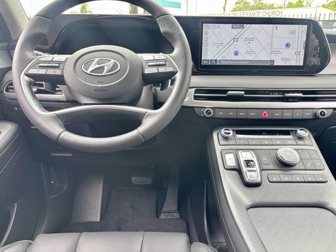 Used 2024 Hyundai Palisade Limited FWD image 12