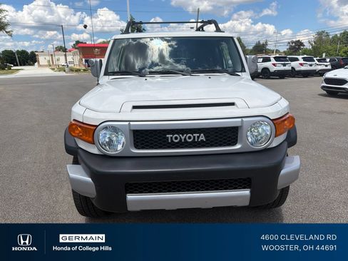 Used 2014 Toyota FJ Cruiser 4WD w/ Upgrade Package image 2