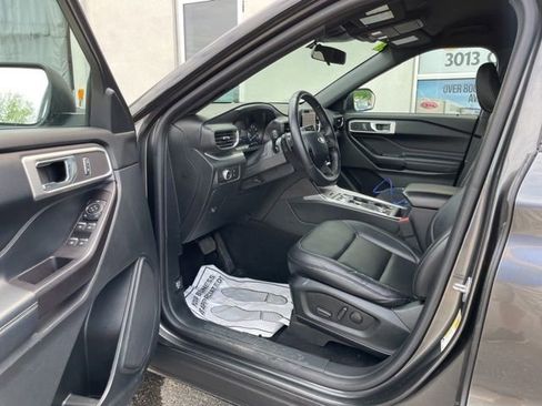 Used 2020 Ford Explorer XLT w/ Equipment Group 202A AWD/4WD image 8