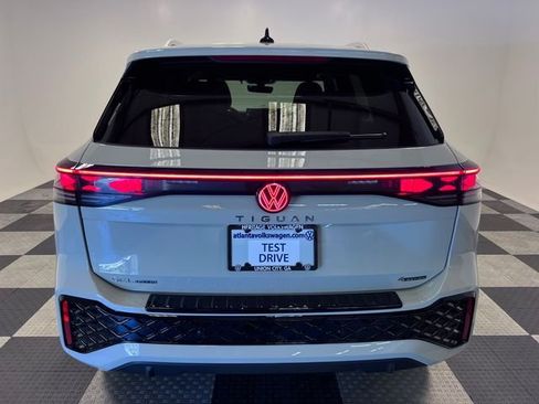 New 2026 Volkswagen Tiguan SEL R-Line AWD/4WD image 4