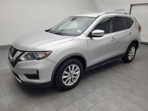Used 2019 Nissan Rogue SV FWD image 2