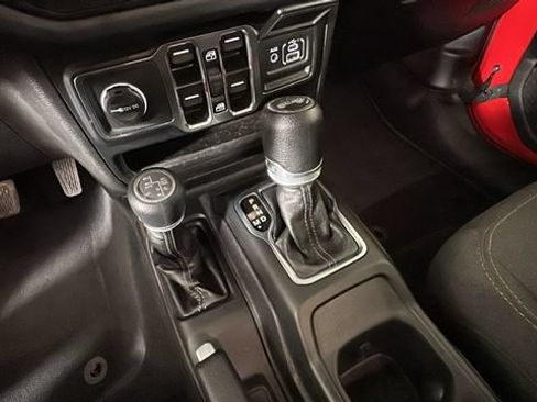 Used 2024 Jeep Wrangler Unlimited Sahara AWD/4WD image 20