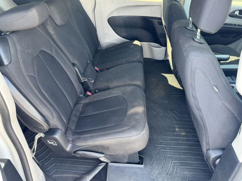 Used 2019 Chrysler Pacifica Touring Plus w/ Cold Weather Group FWD image 17
