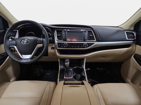 Used 2016 Toyota Highlander XLE image 10