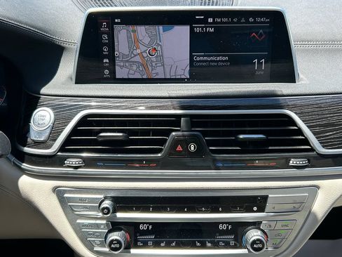 Used 2022 BMW 740i RWD image 23