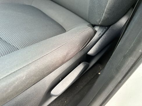 Used 2021 Toyota RAV4 LE image 17