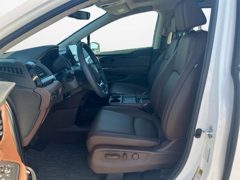 Certified 2026 Honda Odyssey Touring image 9