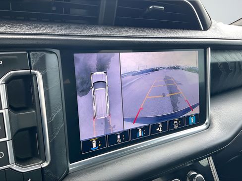 Used 2021 GMC Yukon Denali w/ Advanced Technology Package AWD/4WD image 13