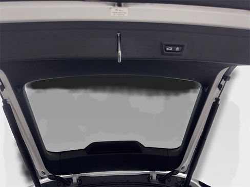 Used 2021 BMW X6 M50i w/ Executive Package image 86