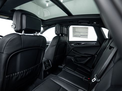 Certified 2026 Porsche Macan image 20