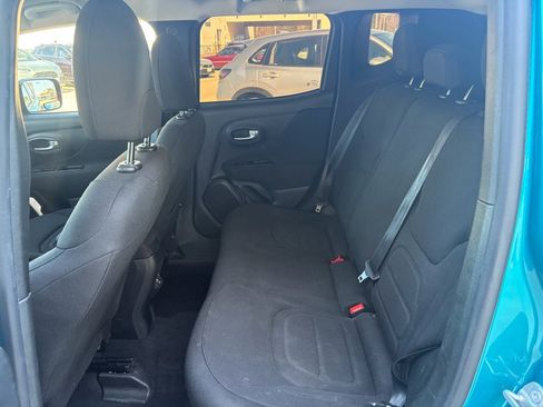Used 2020 Jeep Renegade Latitude FWD image 23