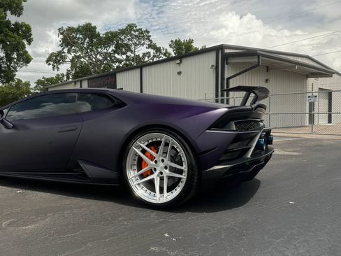Used 2020 Lamborghini Huracan EVO RWD image 4