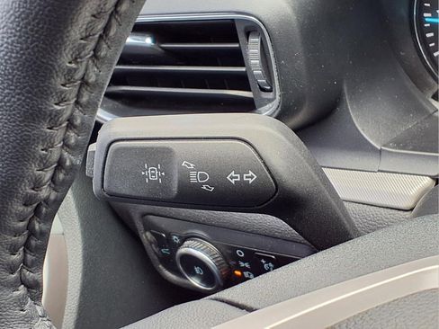 Used 2024 Ford Explorer XLT w/ Equipment Group 202A AWD/4WD image 17