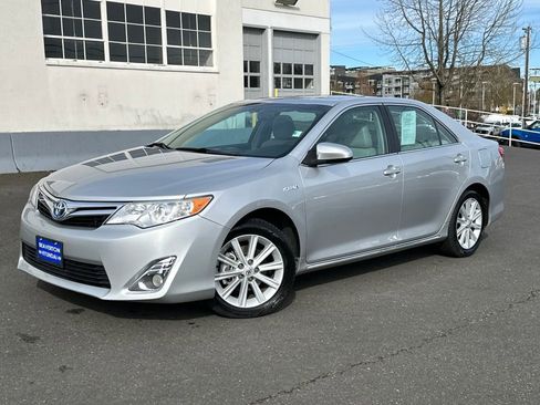 Used 2012 Toyota Camry XLE w/ Leather Pkg image 1
